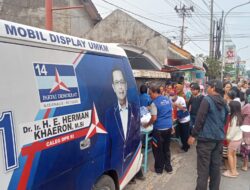 Partai Demokrat dan Hero Center Bagikan Ratusan Takjil untuk Warga dan Pengendara di Bulan Ramadan