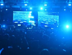 Konser Supermusic Rockin’ Dramayu Tetap Meriah Meski Diguyur Hujan